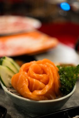 Japon yemekleri sashimi ham dilim somon