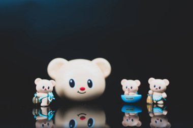 Bangkok, Tayland - 20 Kasım 2025: 3 sevimli, minik ayılar. Funism Butterbear Aşkla Pişirilmiş Cubby Face. Kör Kutu