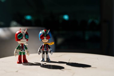 Bangkok, Tayland - 3 Aralık 2025: Maskeli Süvari V3 ve Riderman. ODEN-YA 'dan özel koleksiyonlar. Maskeli Süvari x ODEN-YA