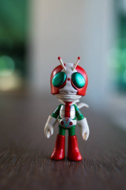 Bangkok, Tayland - 3 Aralık 2025: Maskeli Süvari V3. ODEN-YA 'dan özel koleksiyonlar. Maskeli Süvari x ODEN-YA çeşitli mısır ve pirinç aperatifleriyle bilinen Tayland 'lı bir aperatif markasıdır.