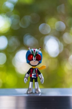 Bangkok, Tayland - 5 Aralık 2025: figür ve anahtarlık Riderman. ODEN-YA 'dan özel koleksiyonlar. Maskeli Süvari x ODEN-YA çeşitli mısır ve pirinç aperatifleriyle bilinen Tayland 'lı bir aperatif markasıdır.