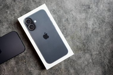 Bangkok, Tayland - 28 Aralık 2025: Yeni iPhone 17. A19 çip ve 48MP Çift Füzyon kamera sistemi