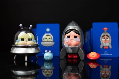 Bangkok, Tayland - 28 Aralık 2025: The Moon Traveller of a Moon baby crying to the Moon series figures from Pop Mart store. Sulugöz koleksiyonları