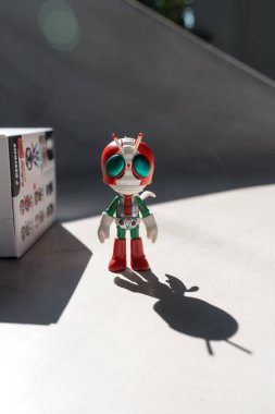 Bangkok, Tayland - 31 Aralık 2025: Maskeli Süvari V3. ODEN-YA 'dan özel koleksiyonlar. Maskeli Süvari x ODEN-YA çeşitli mısır ve pirinç aperatifleriyle bilinen Tayland 'lı bir aperatif markasıdır.