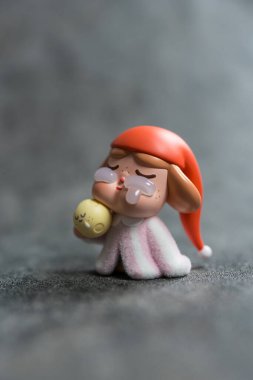 Bangkok, Tayland - 2 Ocak 2026 POP MART. BİR CRYBABY Aşığı Ağlıyor