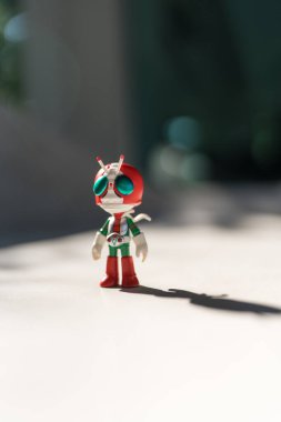 Bangkok, Tayland - 2 Ocak 2026: Maskeli Süvari V3. ODEN-YA 'dan özel koleksiyonlar. Maskeli Süvari x ODEN-YA çeşitli mısır ve pirinç aperatifleriyle bilinen Tayland 'lı bir aperatif markasıdır.