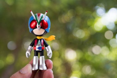 Bangkok, Tayland - 2 Ocak 2026: Figür ve anahtarlık Riderman. ODEN-YA 'dan özel koleksiyonlar. Maskeli Süvari x ODEN-YA çeşitli mısır ve pirinç aperatifleriyle bilinen Tayland 'lı bir aperatif markasıdır.