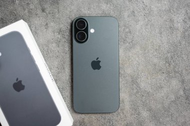 Bangkok, Tayland - 11 Ocak 2025: Yeni iPhone 17, Super Retina XDR ekran ve 48 MP Dual Fusion kamera sistemi