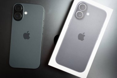 Bangkok, Tayland - 11 Ocak 2025: Nöral hızlandırıcıları olan yeni iPhone 17, A19 çip 5 çekirdekli GPU 'nun arka görüntüsü