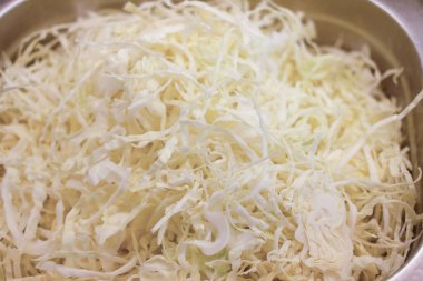 Taze ve taze doğranmış lahana.