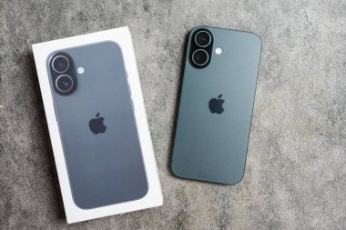Bangkok, Tayland - 23 Ocak 2026: Yeni iPhone 17, Super Retina XDR ekran ve 48 MP Dual Fusion kamera sistemi