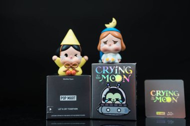 Bangkok, Tayland - 23 Ocak 2026: Dans Eden Yıldız Mini ve POP MART 'tan Ay Tutucu Mini