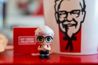 BANGKOK, THAILAND - 7 Şubat 2026: KFC Baby Sanders, KFC Thailand 'da Blind Box' u oluşturdu. Tayland Ulusal Çocuk Günü 'nde Satış