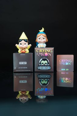 Bangkok, Tayland - 8 Şubat 2026: The Dancing Star Mini ve POP MART 'tan The Moon Catcher Mini