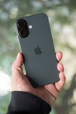 Bangkok, Tayland - 13 Şubat 2026: Yeni Apple iPhone 17