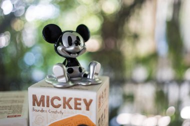 Bangkok, Tayland - 5. Maç 2026 Pop Mart Gümüş Sıvı Mickey Disney Oyuncak Mickey Disney Sınırsız Yaratıcılık Figürleri