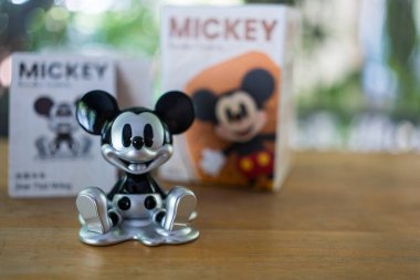 Bangkok, Tayland - 9. Maç 2026 Pop Mart Gümüş Sıvı Mickey Disney Oyuncak Mickey Disney Sınırsız Yaratıcılık Figürleri