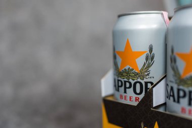 Bangkok, Tayland - 12 Mart 2026: bir kutu Sapporo birası. Japonya 'daki en eski bira markasıdır..