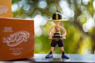 Bangkok, Tayland - 13 Mart 2026: One Piece Luffy 's, Monkey D. Luffy Elbaf Ver. Vücudun ön kısmı Elbaf kavisinden Luffy 'nin kostüm tasarımını içerir ve arkası da pelerini andırmak için renklidir.