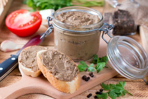 Sandwiches with homemade chicken liver pate — Stock Photo, Image