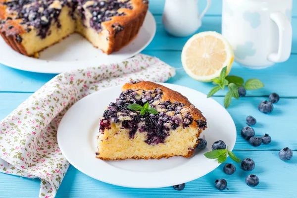 Torta ai mirtilli sul piatto — Foto Stock