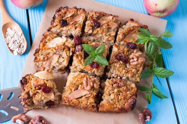 Elma ve fındık ile Yulaflı kek