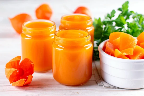 Homemade Baby Pumpkin Puree Glass Jars Fresh Pumpkins Light Background — Stock Photo, Image