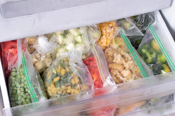 Sacos Plástico Com Vegetais Ultracongelados Geladeira — Fotografia de Stock