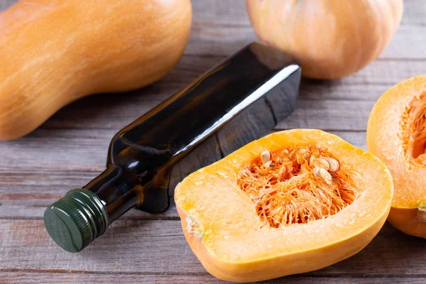 Olio Semi Zucca Barattolo Vetro Pampkin Fresco Crudo Sul Tavolo — Foto Stock