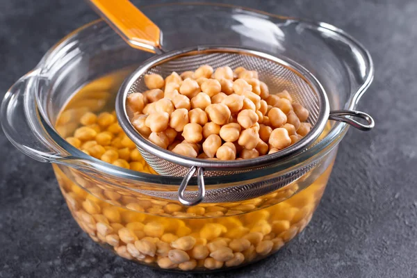 Aquafaba Gemaakt Van Kikkererwten Doe Het Het Bakken Voor Veganistisch — Stockfoto