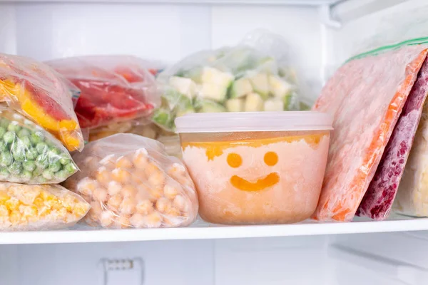 Frozen food in the freezer. Frozen vegetables, soup, ready meals in the freezer — Stock Image Frozen Food Freezer Frozen Vegetables Soup Ready Meals Freezer Royalty Free Stock Photos