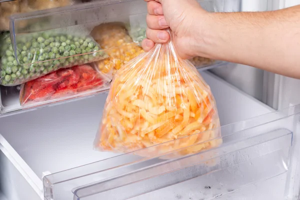 Замороженный Перец Пластиковом Пакете Морозилке Замороженные Овощи Концепция Здорового Питания — стоковое фото