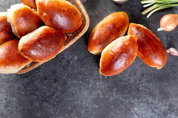 Hefegebäck Kuchen Mit Kartoffeln Leckeres Frühstück Hausgemachtes Essen Backen Teig — Stockfoto