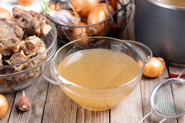 Ciotola Con Brodo Manzo Ossa Verdure Fresche Tavola Dieta Paleo — Foto Stock