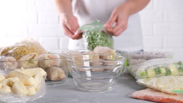 Guisantes Congelados Alimentos Comidas Congelados Saludables Sobre Mesa — Vídeos de Stock