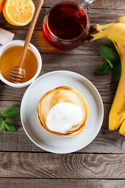 Pancakes Stack Pancakes Sour Cream Tasty Breakfast Food Wooden Table — Stock Photo, Image