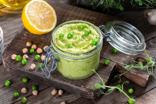 Hummus Avocado Sano Pisello Verde Con Olio Oliva Concetto Vegetariano — Foto Stock