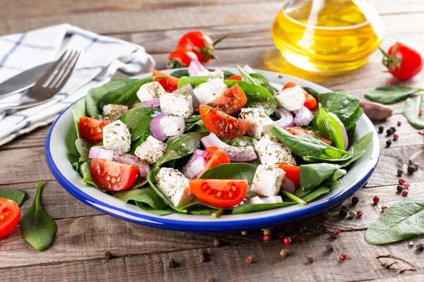 Comida Saudável Salada Grega Com Espinafre Tomate Pimenta Doce Cebola — Fotografia de Stock