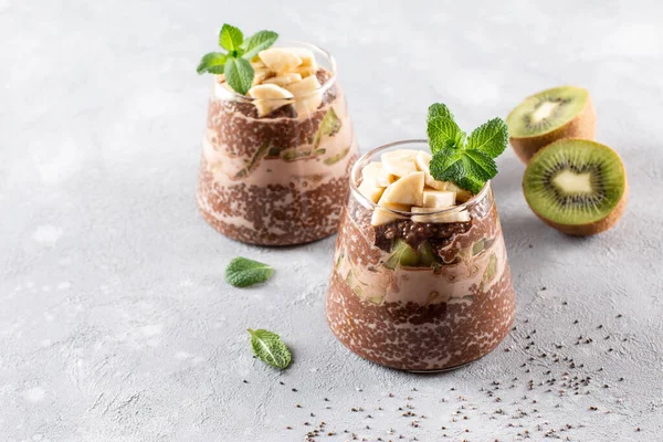 Schokopudding Mit Kiwi Und Banane Glas Auf Grauem Tisch Gesundes — Stockfoto