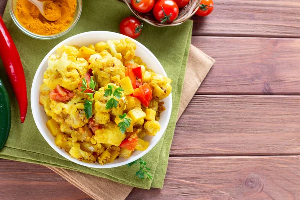 Curry Batatas Couve Flor Prato Vegetal Vegetariano Vista Superior Espaço — Fotografia de Stock