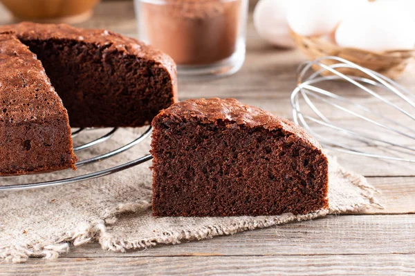 맛있는 초콜릿 스펀지 케이크 — 스톡 사진