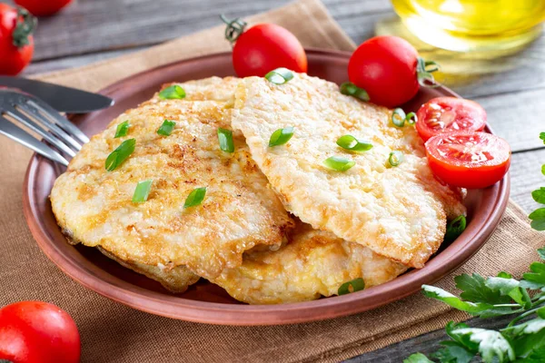 Fried Chicken Chop Home Fried Chicken Chop Tomatoes Wooden Table — Stock Photo, Image