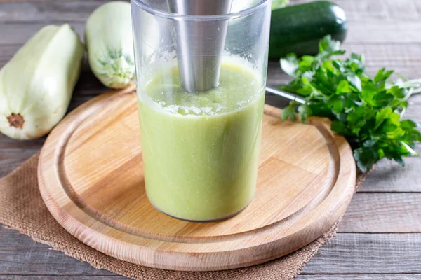 Zucchini Püree Auf Einem Hintergrund Aus Frischen Zucchini Babynahrung Für — Stockfoto