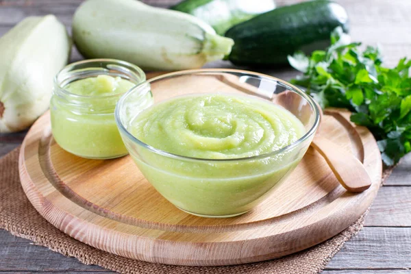 Purea Zucchine Uno Sfondo Zucchine Fresche Cibo Bambini Prima Alimentazione — Foto Stock