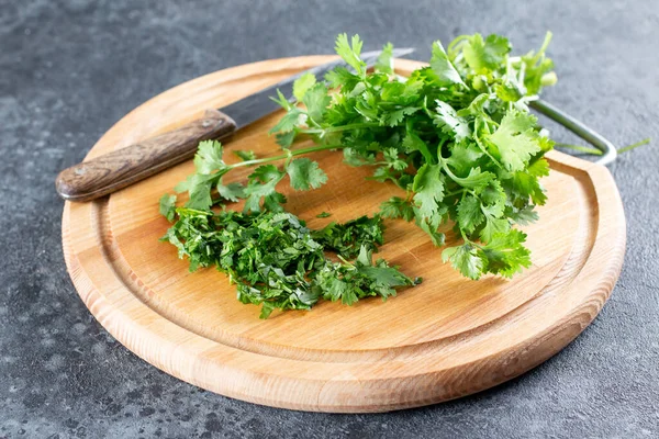 Gehacktes Gemüse Petersilie Und Koriander Für Einen Würzigen Salat Mit — Stockfoto