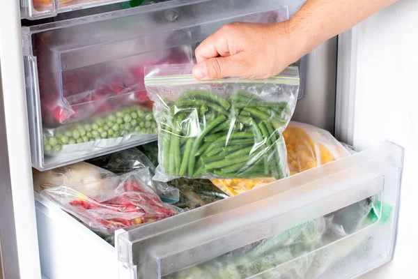 Сумки Замороженными Овощами Холодильнике Замороженные Зеленые Бобы Крупным Планом — стоковое фото