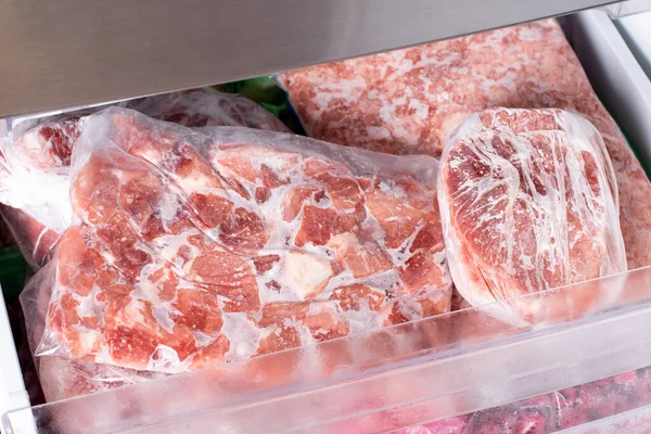 Carne Porco Congelada Selada Vácuo Interior Frigorífico Alimentos Congelados — Fotografia de Stock