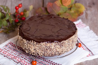Çikolata ve fındık ile ev yapımı cheesecake