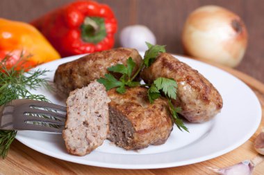 Maydanoz plaka ile kızarmış pirzola parçası