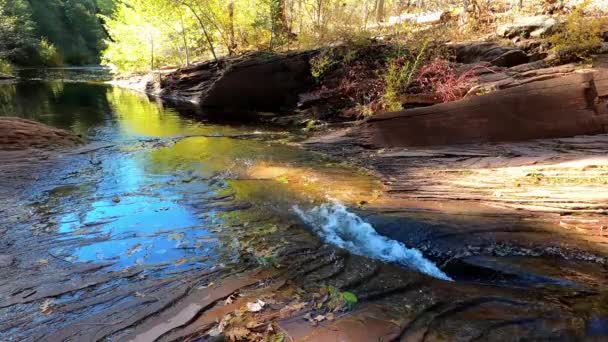 Sonbaharda Oak Creek Kanyonu Şelalesi - Sedona, Arizona — Stok video